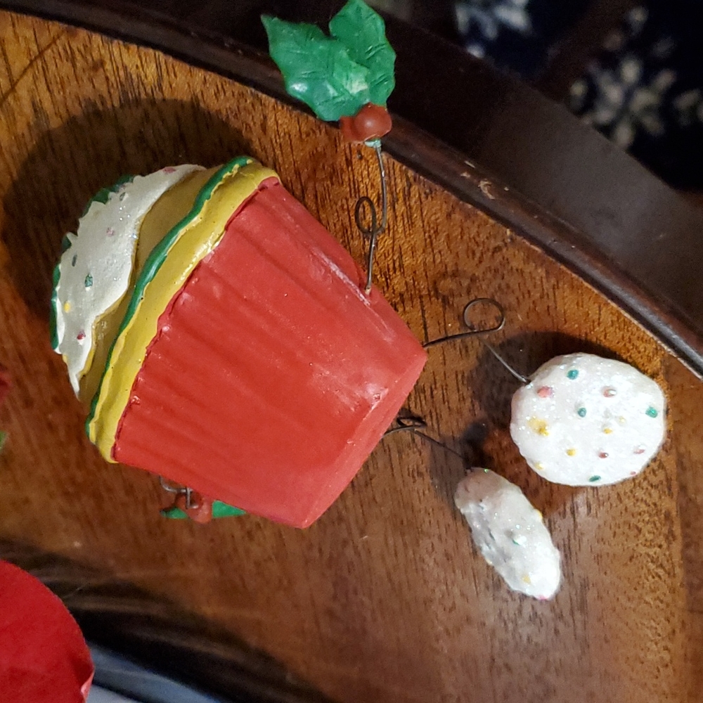 Last One🎄 Cup Cake Shelf Sitter - Picture 2 of 3